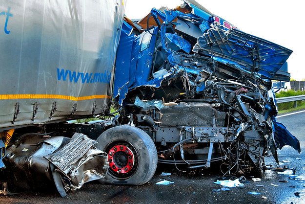 bolgár kamion balesete