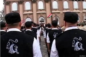 Új Magyar Gárda a Sándor palota előtt